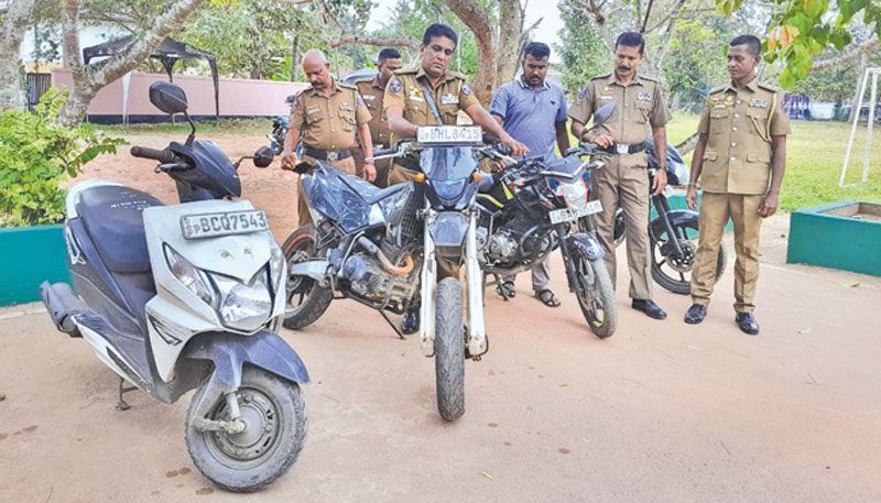 අත්අ­ඩං­ගු­වට ගත් මෝටර් බයි­සි­කල්